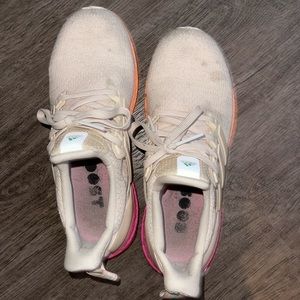 Women’s 7.5 Adidas Ultraboost